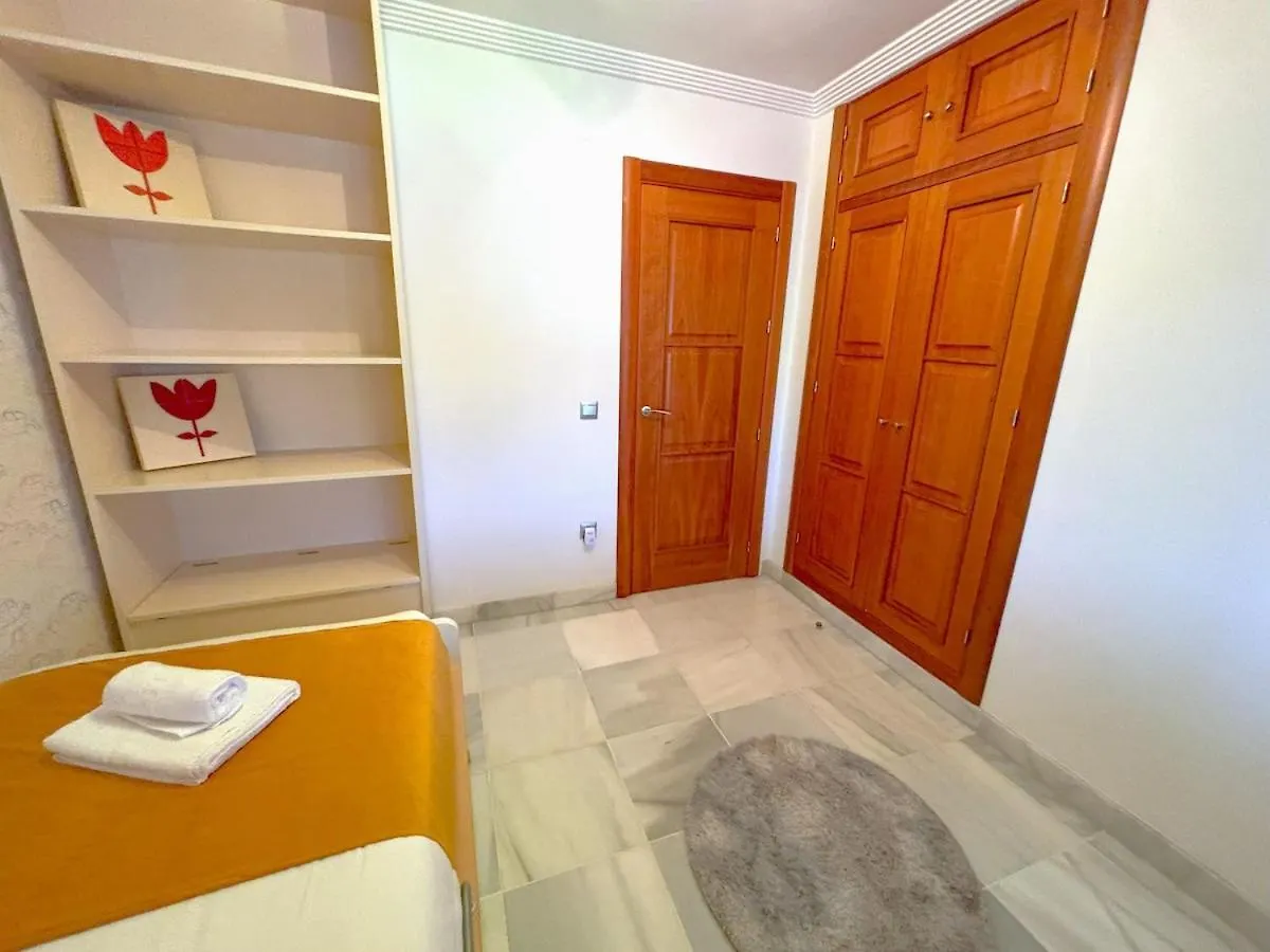 Evans Realty Bj Terraza & Garaje & 3 Habs & 2 Banos Velez Malaga Spain