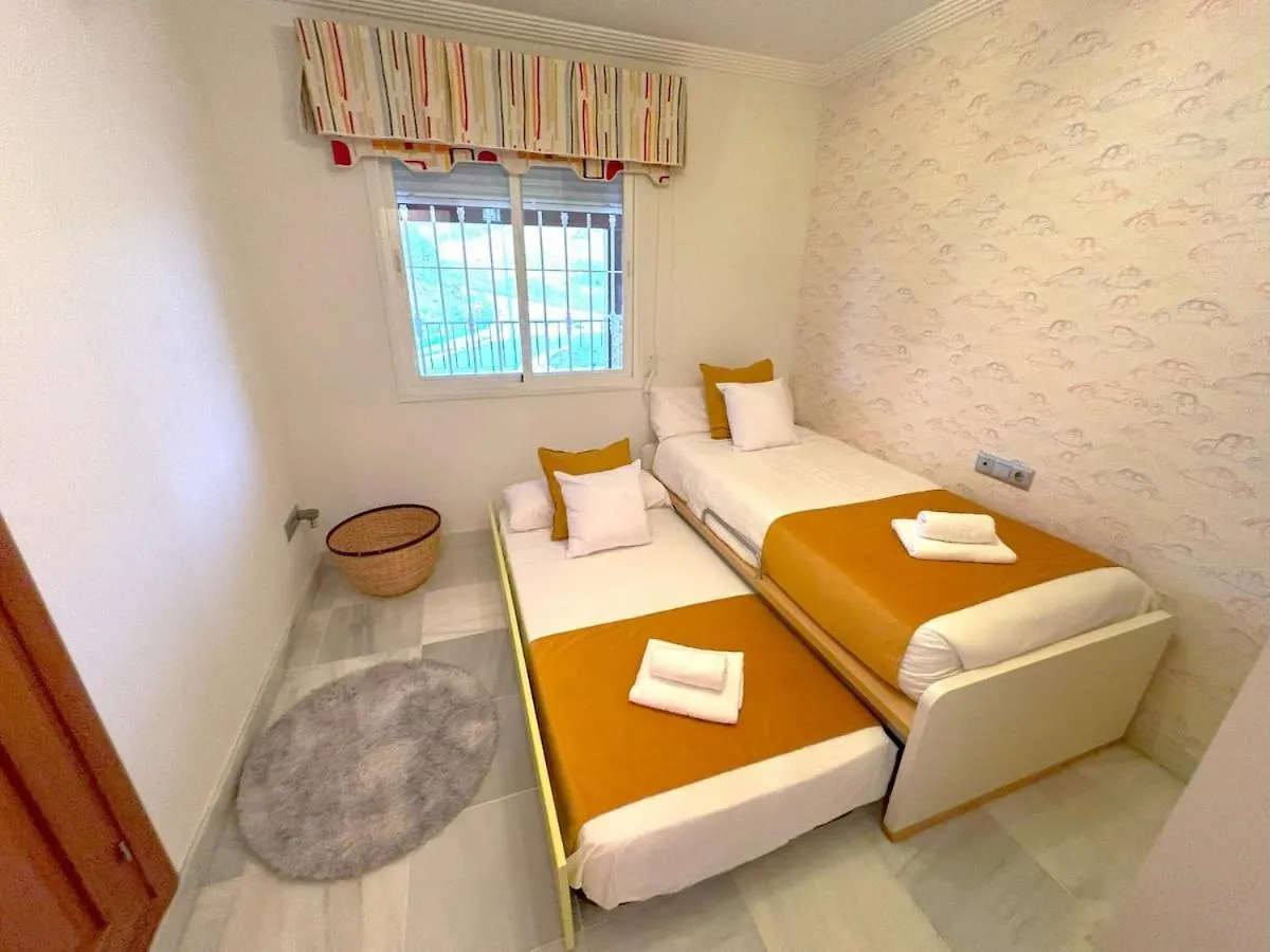 Evans Realty Bj Terraza & Garaje & 3 Habs & 2 Banos Velez Malaga